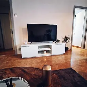 https://schoene-2-5-zimmer-wohnung-mit-balkon-und-parkplatz.graz-austria-hotels.com