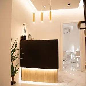 לינה וארוחת בוקר Roxy Luxury House
