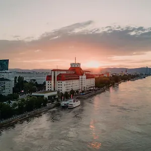 希尔顿维也纳多瑙河海滨酒店 **** 维也纳