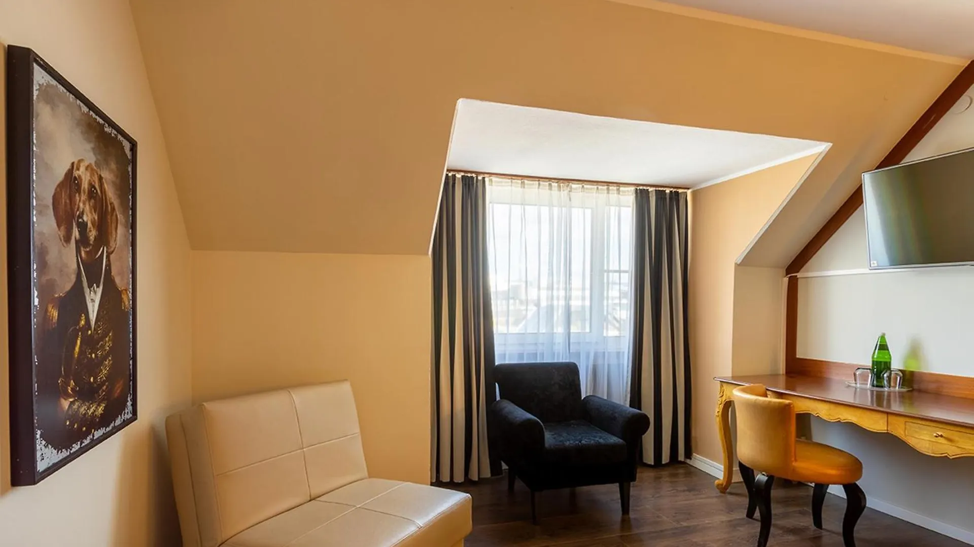 Hotel Calmo Bécs 3*,