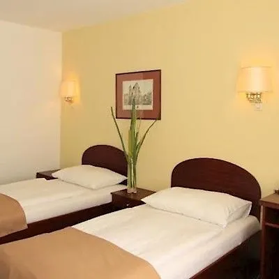 Hotel Calmo Bécs